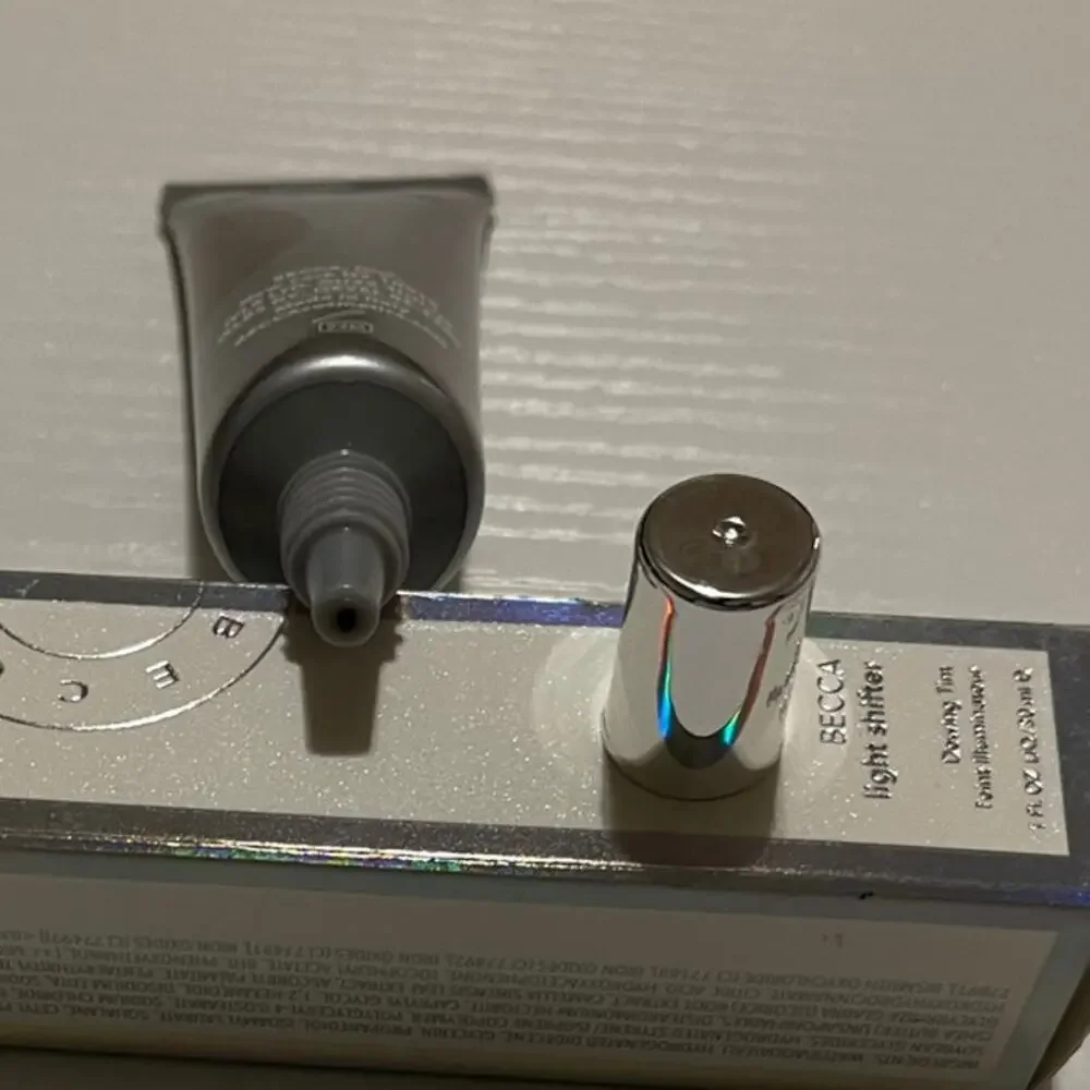 Becca Light Shifter Dewing Tint Luna‎ 6.5